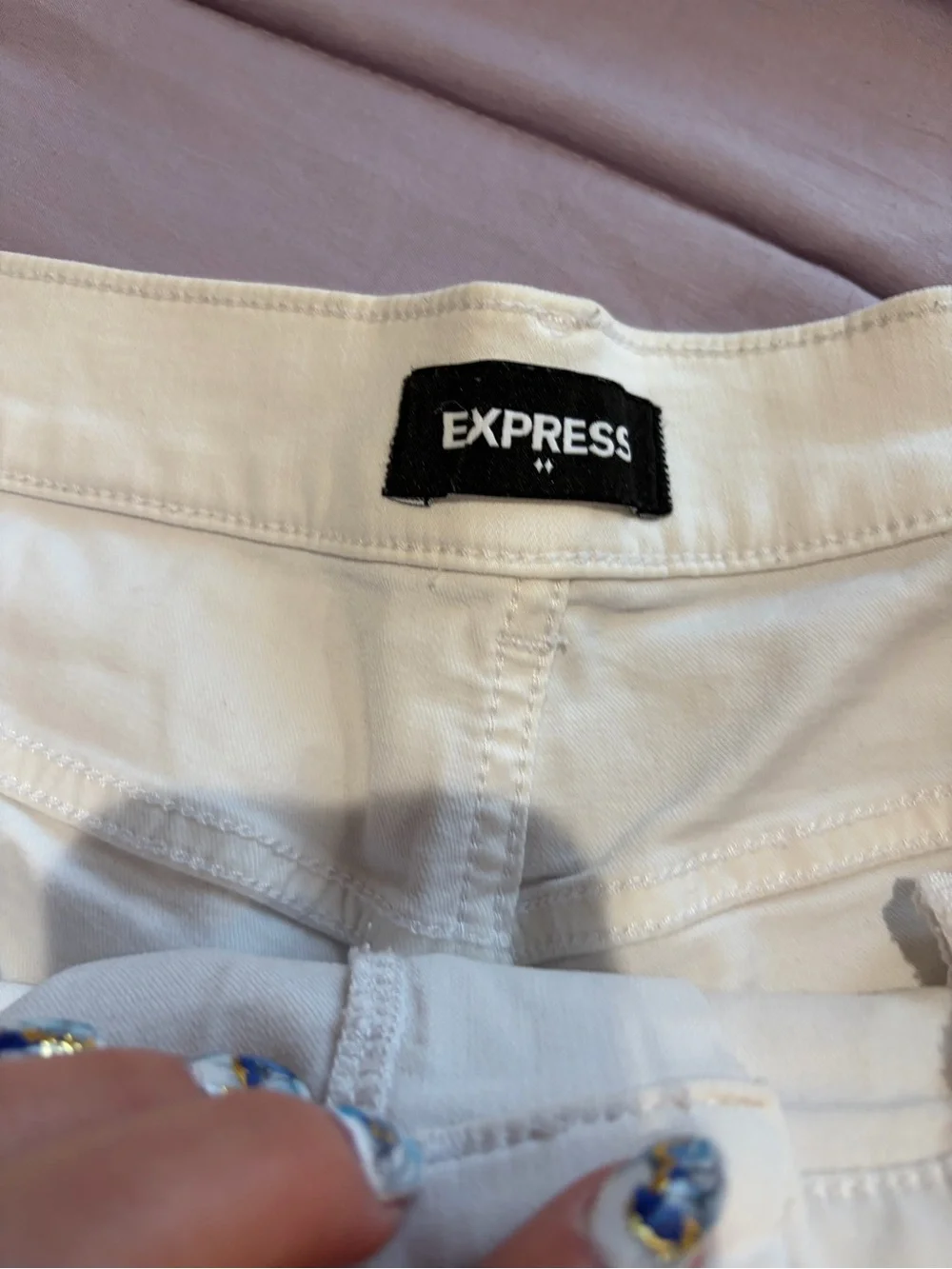 Express size 10 High-Rise White Women’s Distressed Denim Shorts - Picture 2 of 3